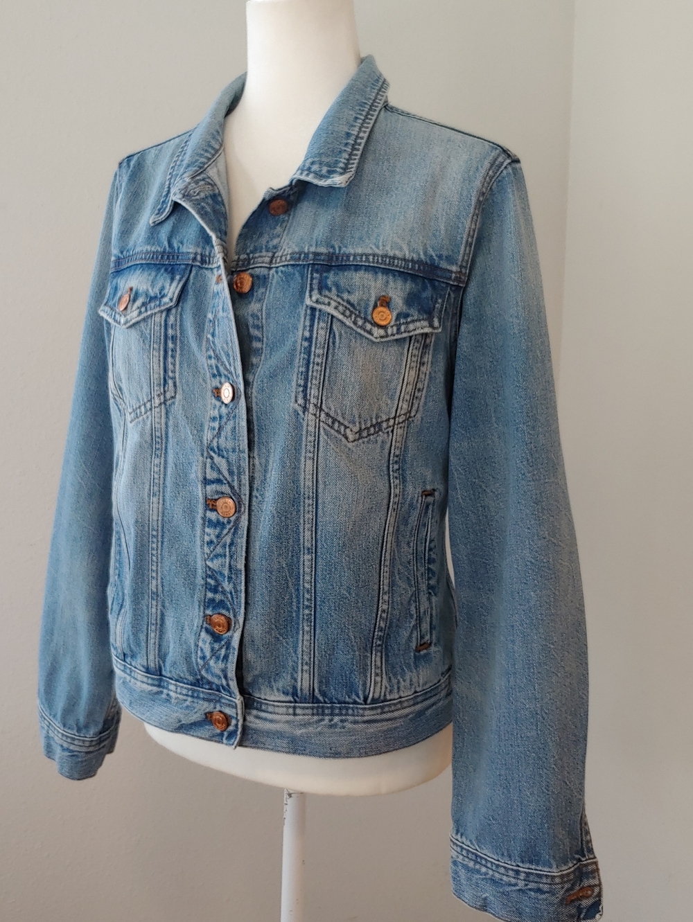 J. Crew Classic Light Blue Denim Jacket in Women's Medium/Large